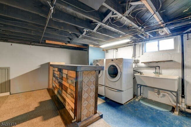 Building Photo - 72 Colonial Dr