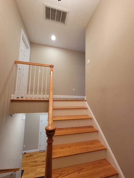Stairway - 21 Spencer Pl