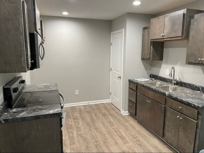 Building Photo - 300 8th Ave SW