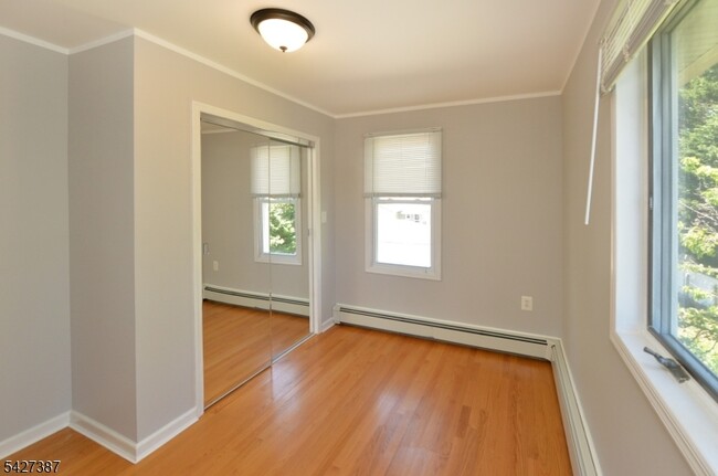 Building Photo - 142 Grand Ave