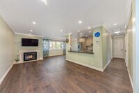 Building Photo - 685 Comet Dr