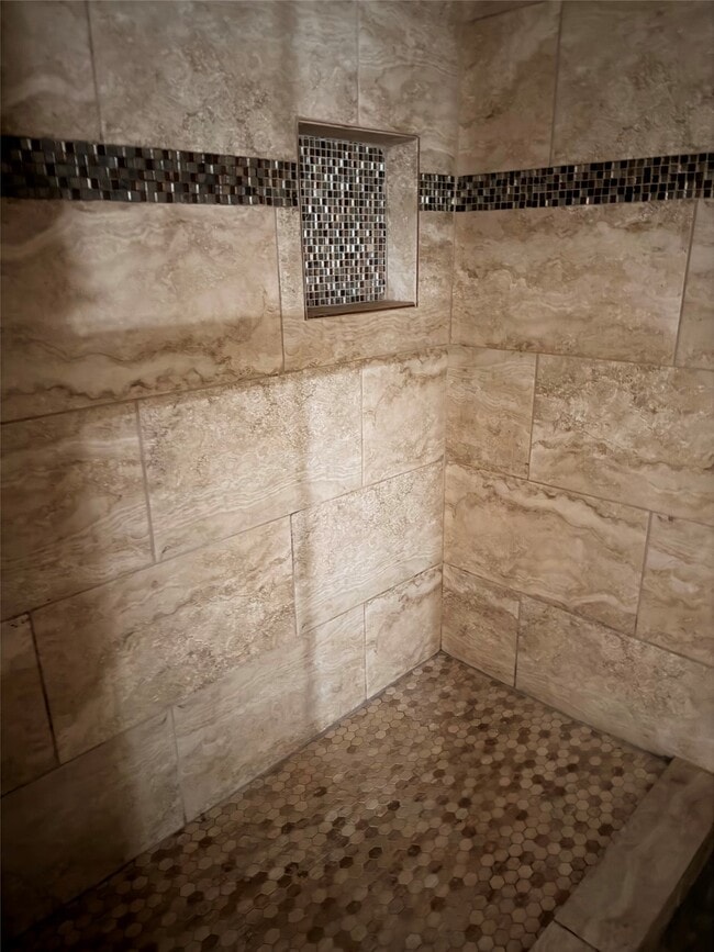 Building Photo - 2118 Marot Dr