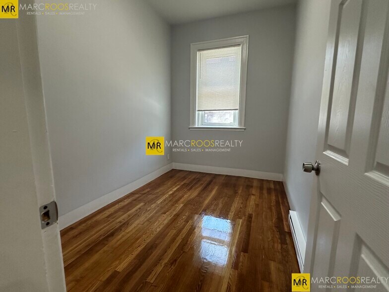 Building Photo - 474 Commonwealth Ave