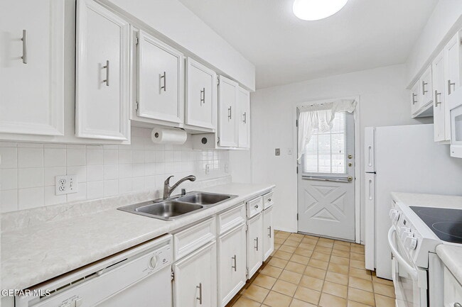Building Photo - 3223 Isla Morada Dr