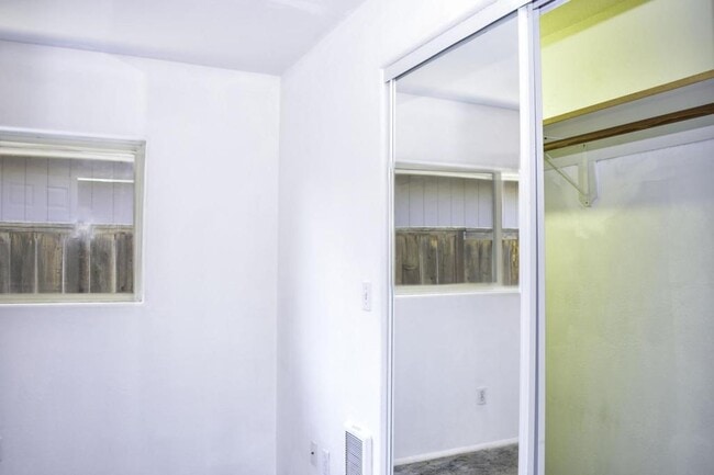 Building Photo - 926 Mount Pitt Ave