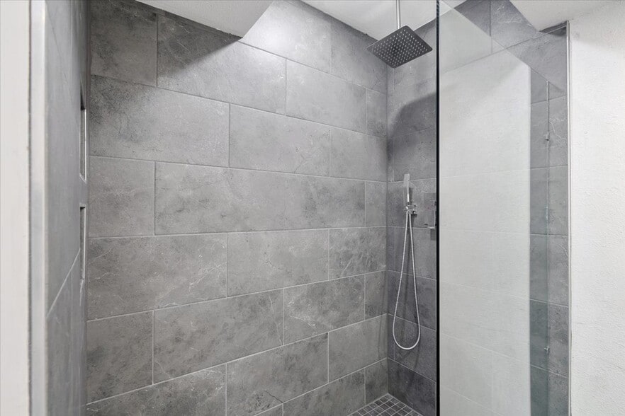 Master Bathroom - 7205 Grand Canyon Dr