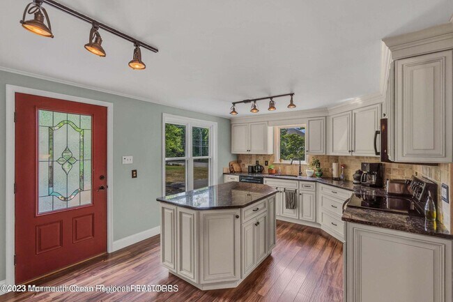 Building Photo - 37 Freehold Rd