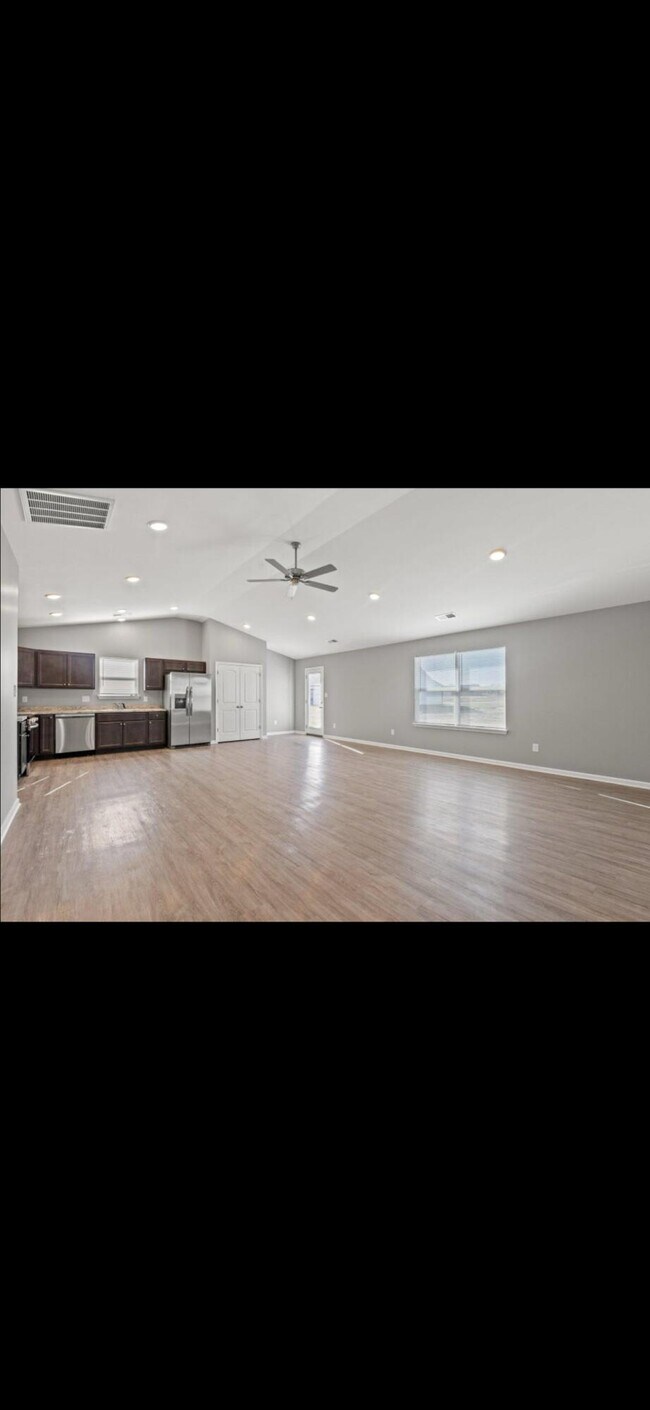 Building Photo - 340 Pageant Dr