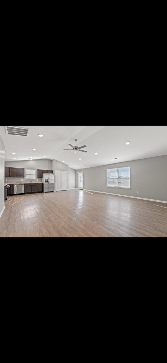 Building Photo - 348 Pageant Dr