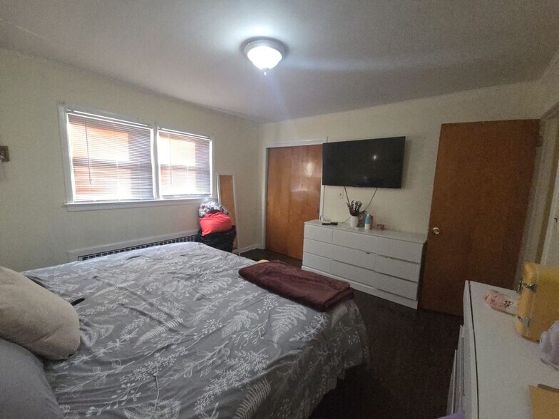 Building Photo - 1410 45th St