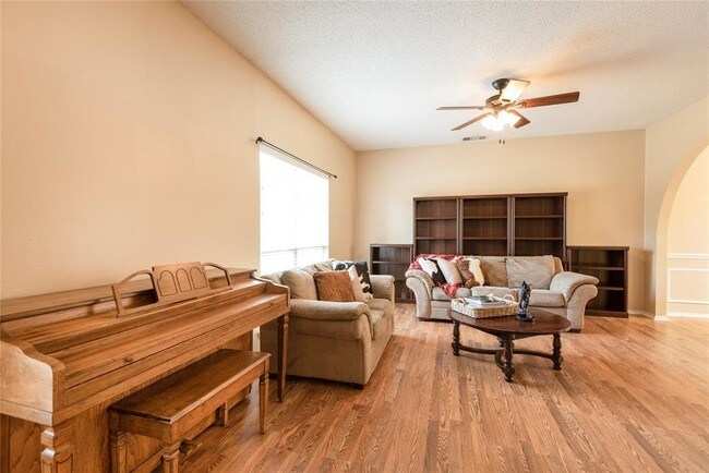 Building Photo - 5517 Vineyard Ln