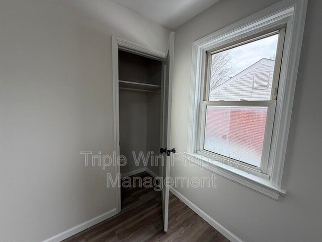 Building Photo - 17 St Genevieve Ct