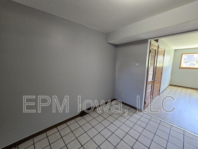 Building Photo - 804 W Mullan Ave