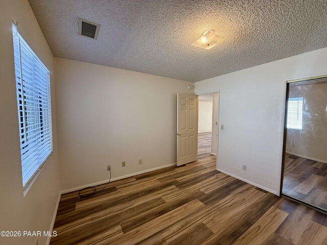Building Photo - 350 Rim Rock Cir