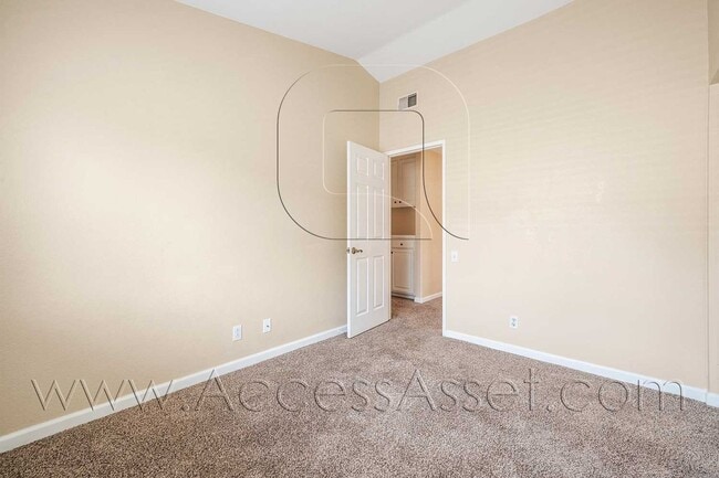 Building Photo - 32440 Beechwood Ln