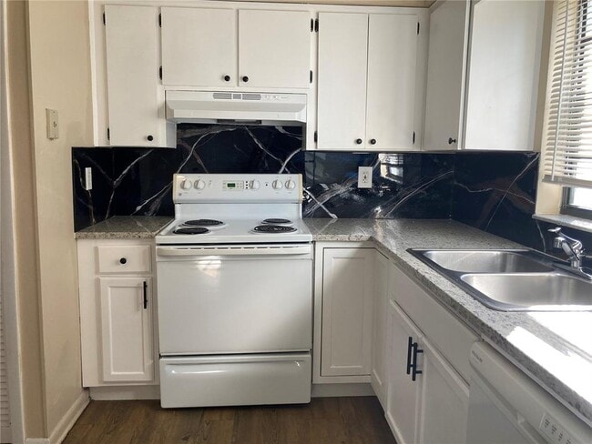 Building Photo - 5103 S Clarice Ct