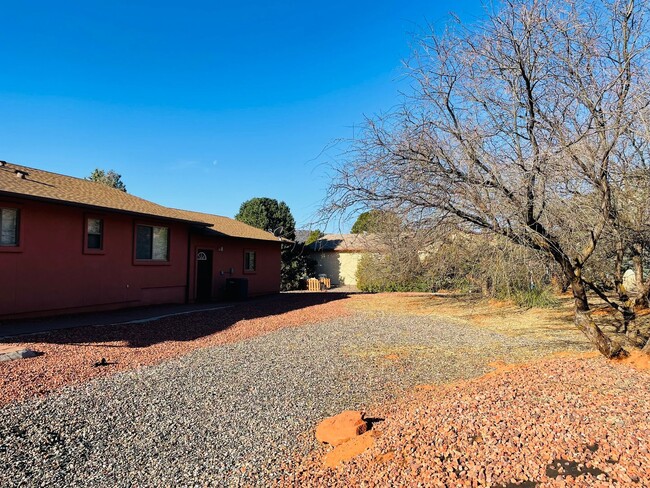 Building Photo - Single family home in the Village of Oak C...