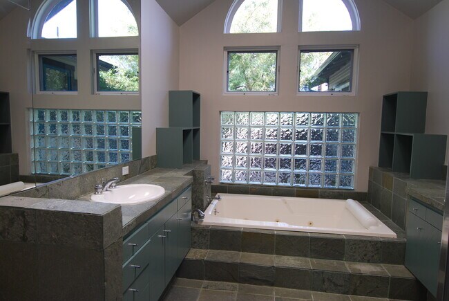Building Photo - Pristine Craftsman in Belmont Heights!