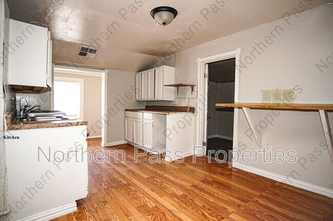 Building Photo - 7161 Dale Rd