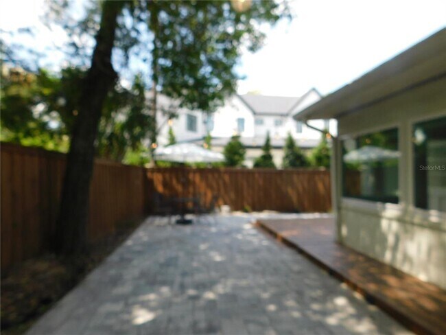 Building Photo - 2252 Howard Dr