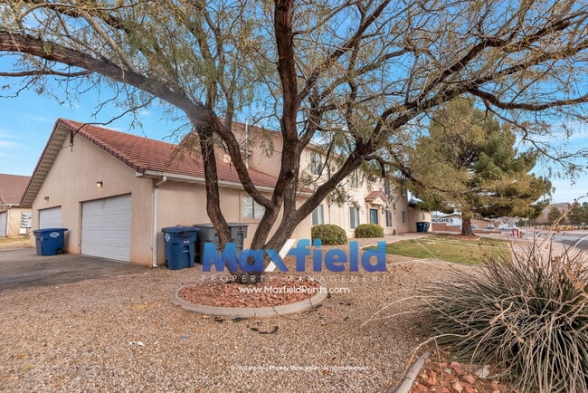 Building Photo - Pet Friendly Main Floor 3BD 2BA 2GA Unit Near Costco and High School