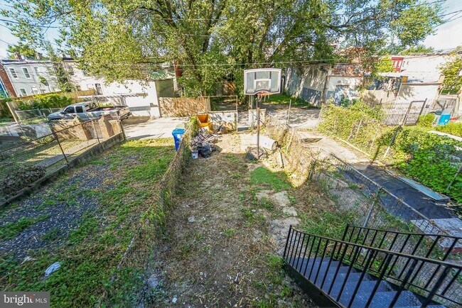 Building Photo - 2356 McCulloh St