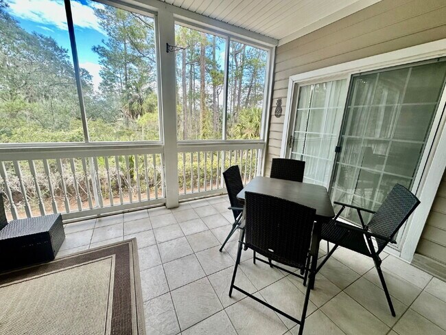 Building Photo - Spacious Two Bedroom Condo in the Crescent!