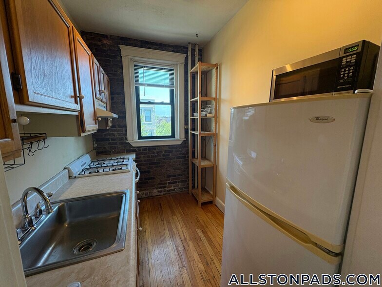 Building Photo - 39 Glenville Ave