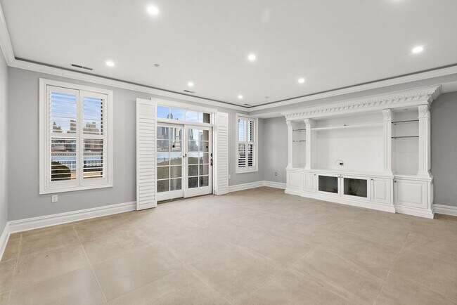 Building Photo - 16 Regency Pl