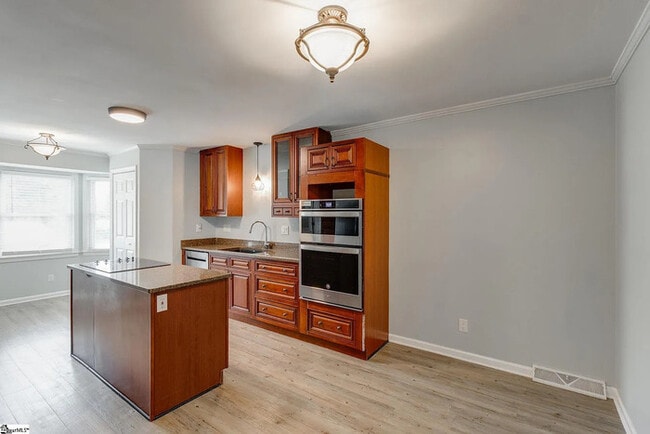 Building Photo - 9 Hillington Pl