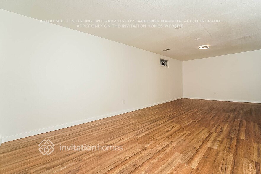 Building Photo - 2892 S Mobile St