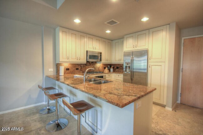 Building Photo - 7161 E Rancho Vista Dr