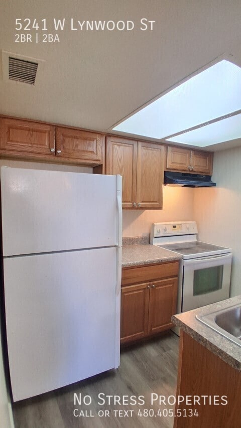 Building Photo - 5241 W Lynwood St