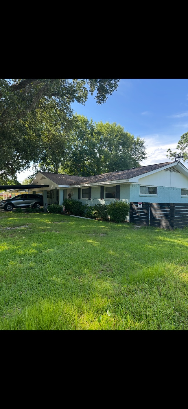 Building Photo - 236 Pine Ridge Dr