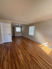 Building Photo - Charming 3-Bedroom, 1 bath Home with Lovely Hardwood Floors in St. Louis!
Section 8 STRONGLY PREF...