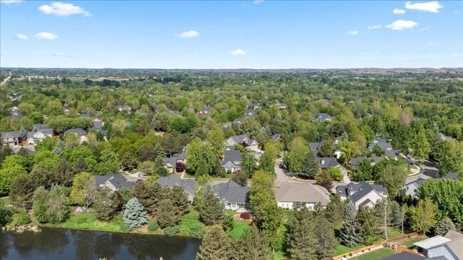 Building Photo - 3 Bedroom 3 Bathroom Home in Desirable Eag...