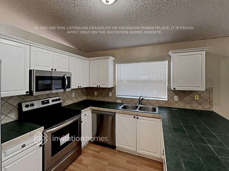 Building Photo - 6005 NW 45th Way