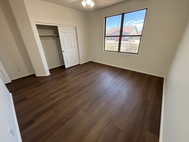 Building Photo - 2120 E Flintlock Way