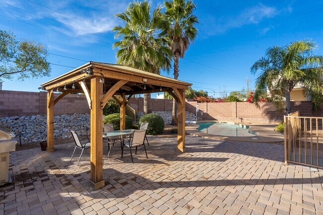 Building Photo - 5109 N Pelican River Way