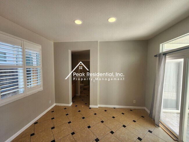 Building Photo - Spacious Stockton 5bd/3ba back up to Elkhorn Golf Club