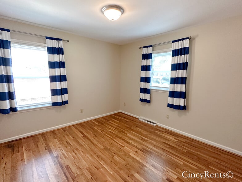 Building Photo - 6463 Oldbarn Ct