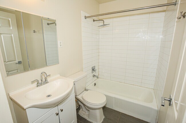 Building Photo - 2218 Dean St