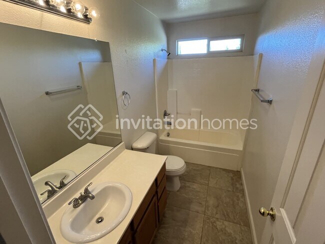Building Photo - 932 Silverton Cir