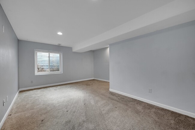 Building Photo - $2,995.00, stunning 4-bedroom, 3.5-bathroo...