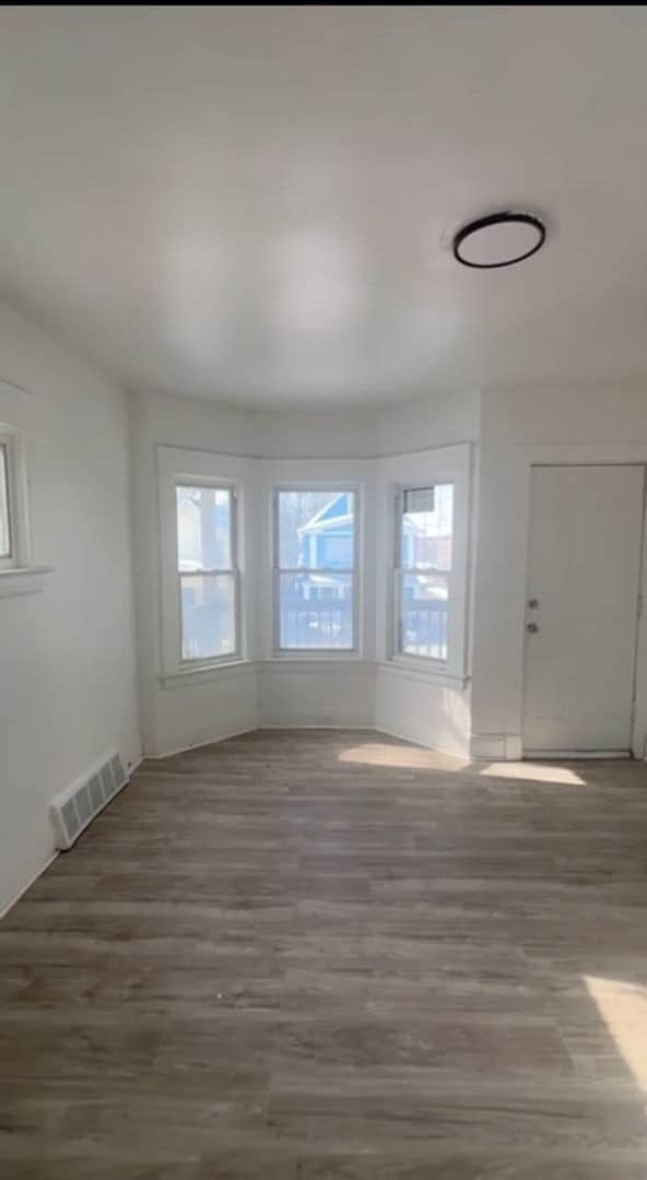 Building Photo - 2761 E 120th St