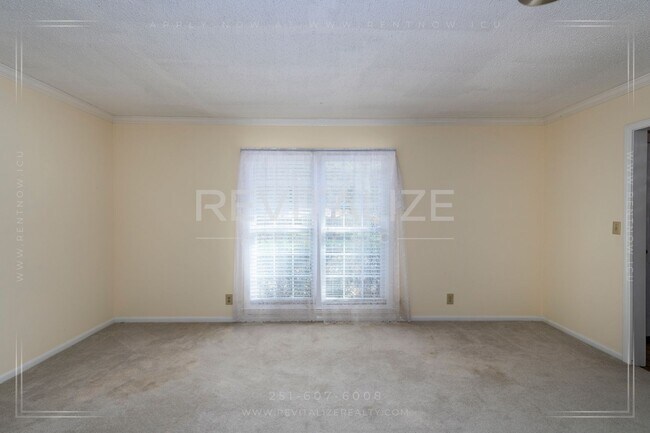 Building Photo - Beautifully Preserved 4 Bd / 3 Ba Vintage ...
