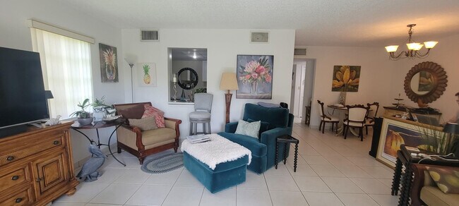 Building Photo - 1800 NE 39th Ct