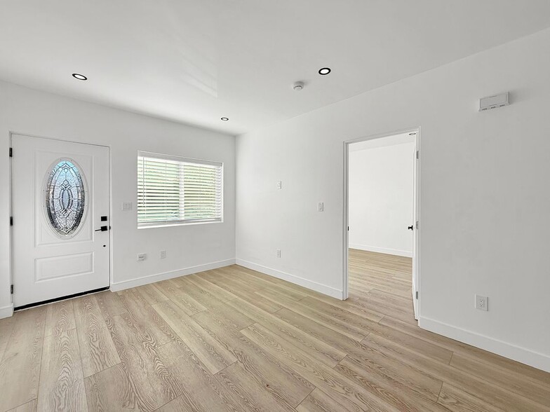 Building Photo - 1273 Donatello St