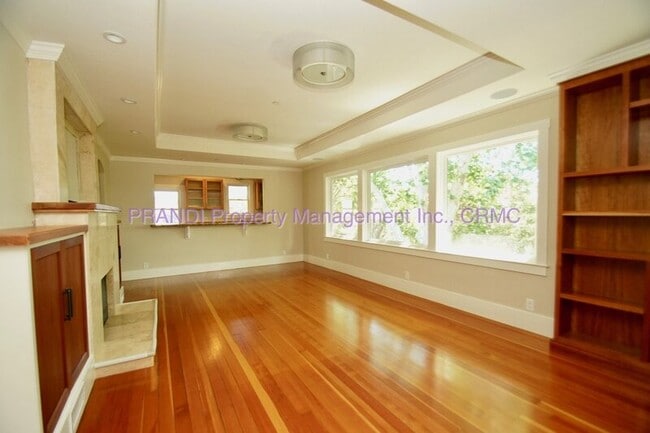 Building Photo - 317 Montecito Dr