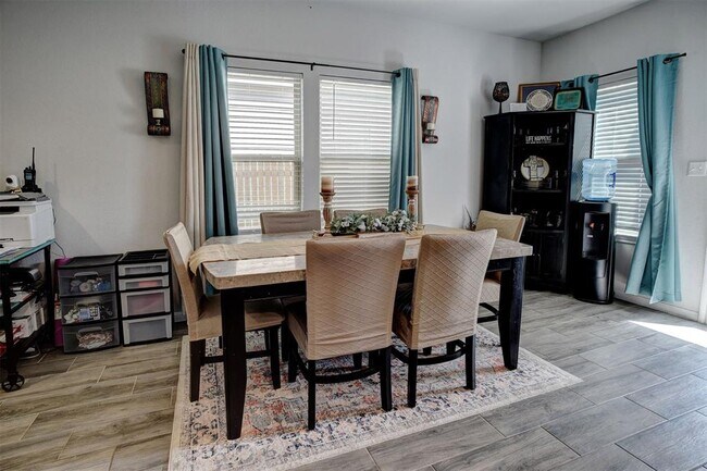 Building Photo - 205 Driftwood Ln